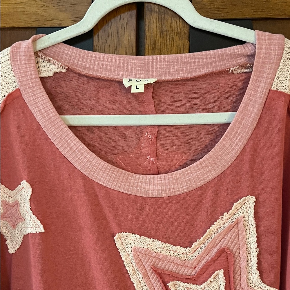 POL Mauve-Pink-White Star Appliqué Long Sleeve w/Scoop Neck & Open Work Accents - Picture 3 of 14